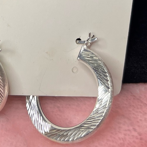 NWT 925 Silver hoop earrings - Picture 2 of 4